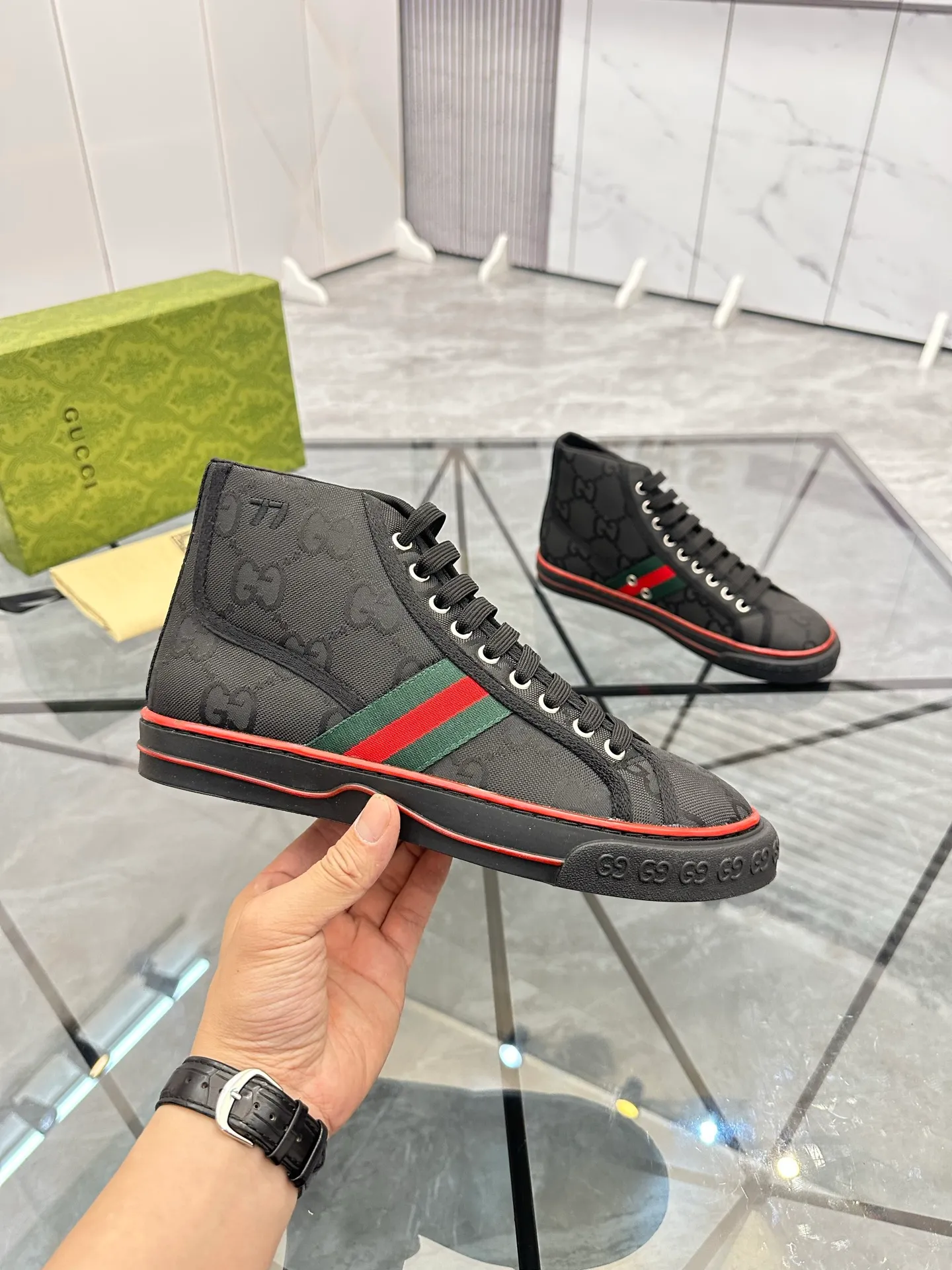 Men's shoes: 💰P420¥ Product trademark: Gucci* "Gucci*" high-top casual shoes Regular size: 38-44 (can be customized to 45.46.) Product materials: Original material from the upper counter, breathable lining, original outsole. Number: 661